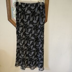 Beautiful Navy Blue/Black with Feather Print Maxi Skirt from Giorgio Fio…